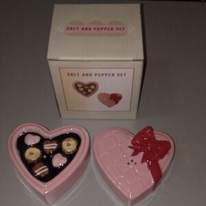 Cracker Barrel Valentines Day Salt & Pepper Set 🩷🩷🩷